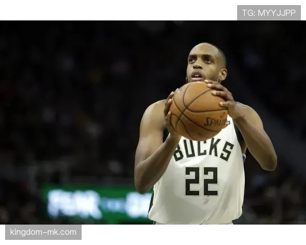 米德尔顿接球投篮稳定 拉开字母哥吸引防守差异