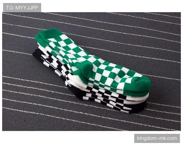 规则：护腿板必须由合适材质制成并被长袜完全覆盖